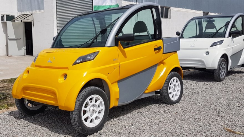El auto eléctrico Argentino fabricado en Morón está en la calle